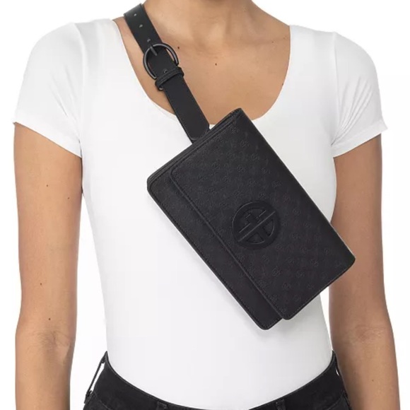BEAUTIFUL Giani Bernini
Buckle Logo Fanny Pack. BRAND NEW - Picture 2 of 13